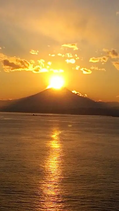 雨上がりに急に見えたダイヤモンド富士