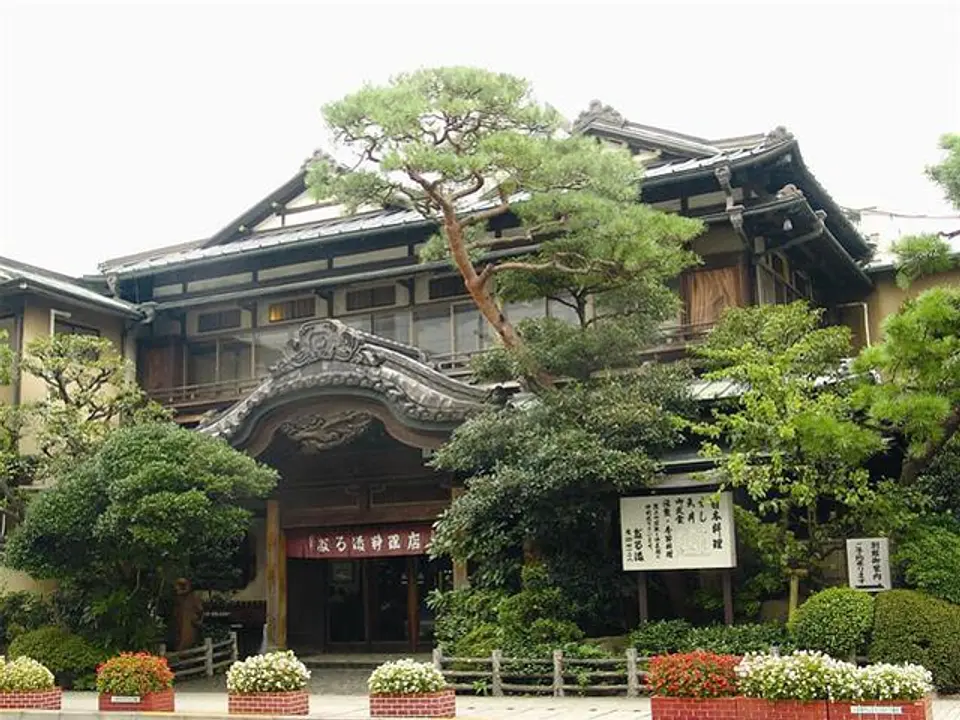 外観(食堂側)、唐破風入母屋造り、国登録有形文化財