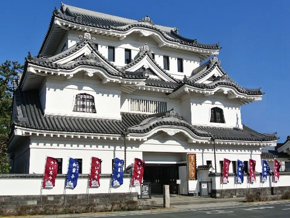 伝統の八棟造りの店構え