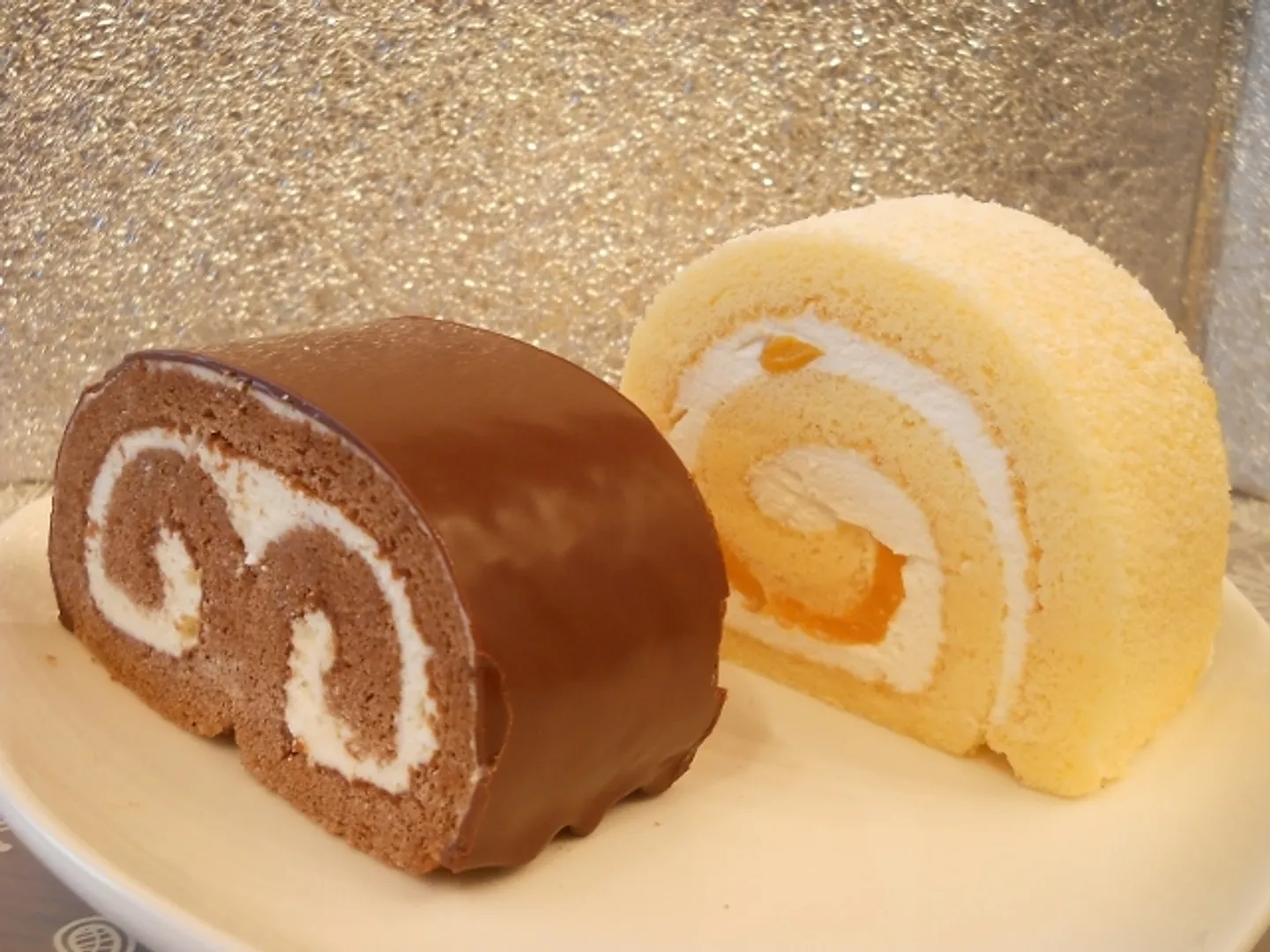 ザバロールカット 430円、ピーチロールカット 430円