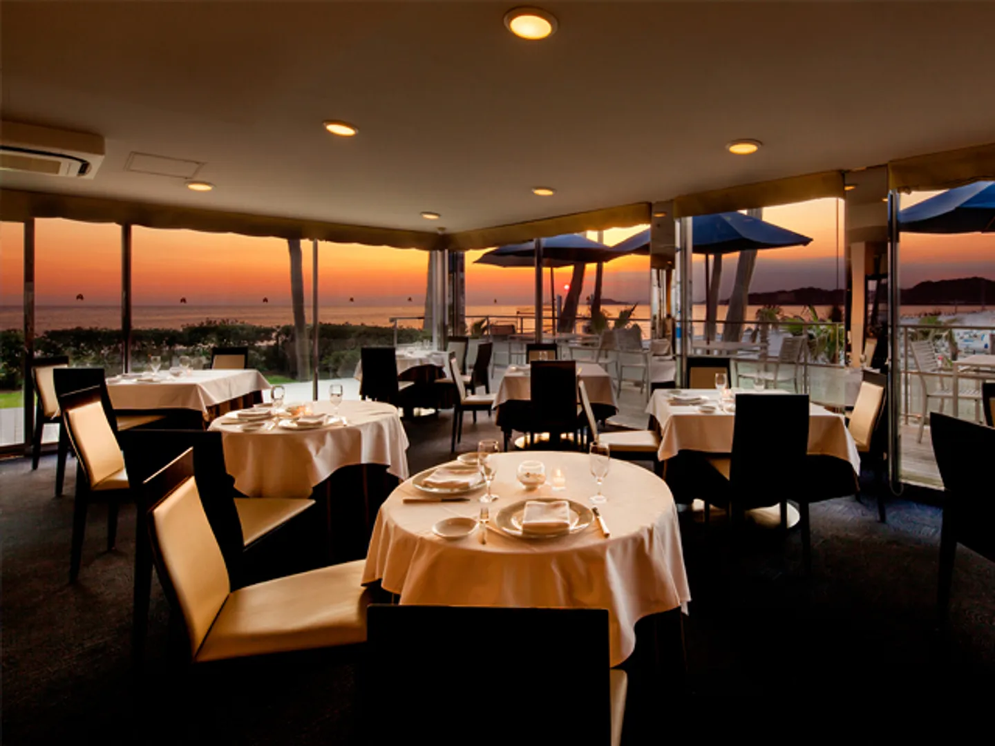 夕暮れ時は店内のムードも格別なものに