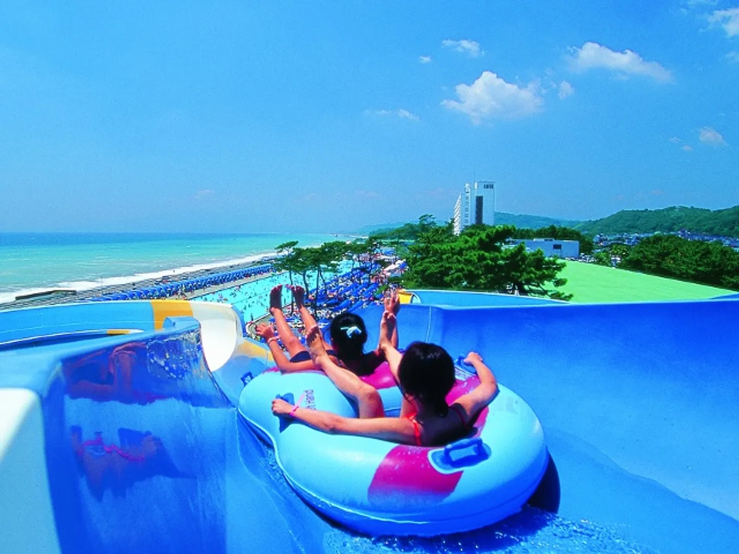 ウォータースライダー