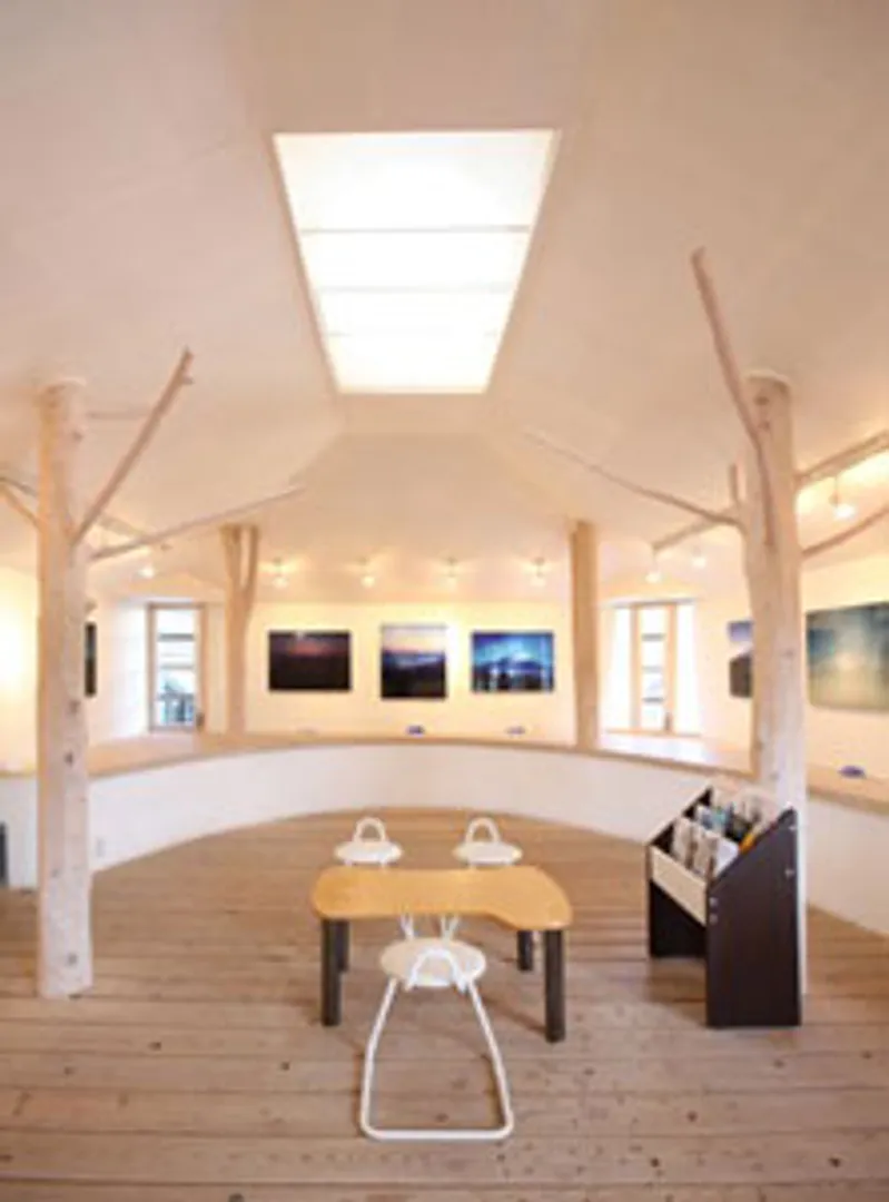 2階展示室はゆっくり作品と対峙できる