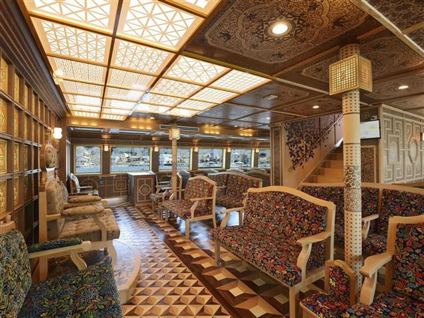 箱根海賊船「クイーン芦ノ湖」特別船室