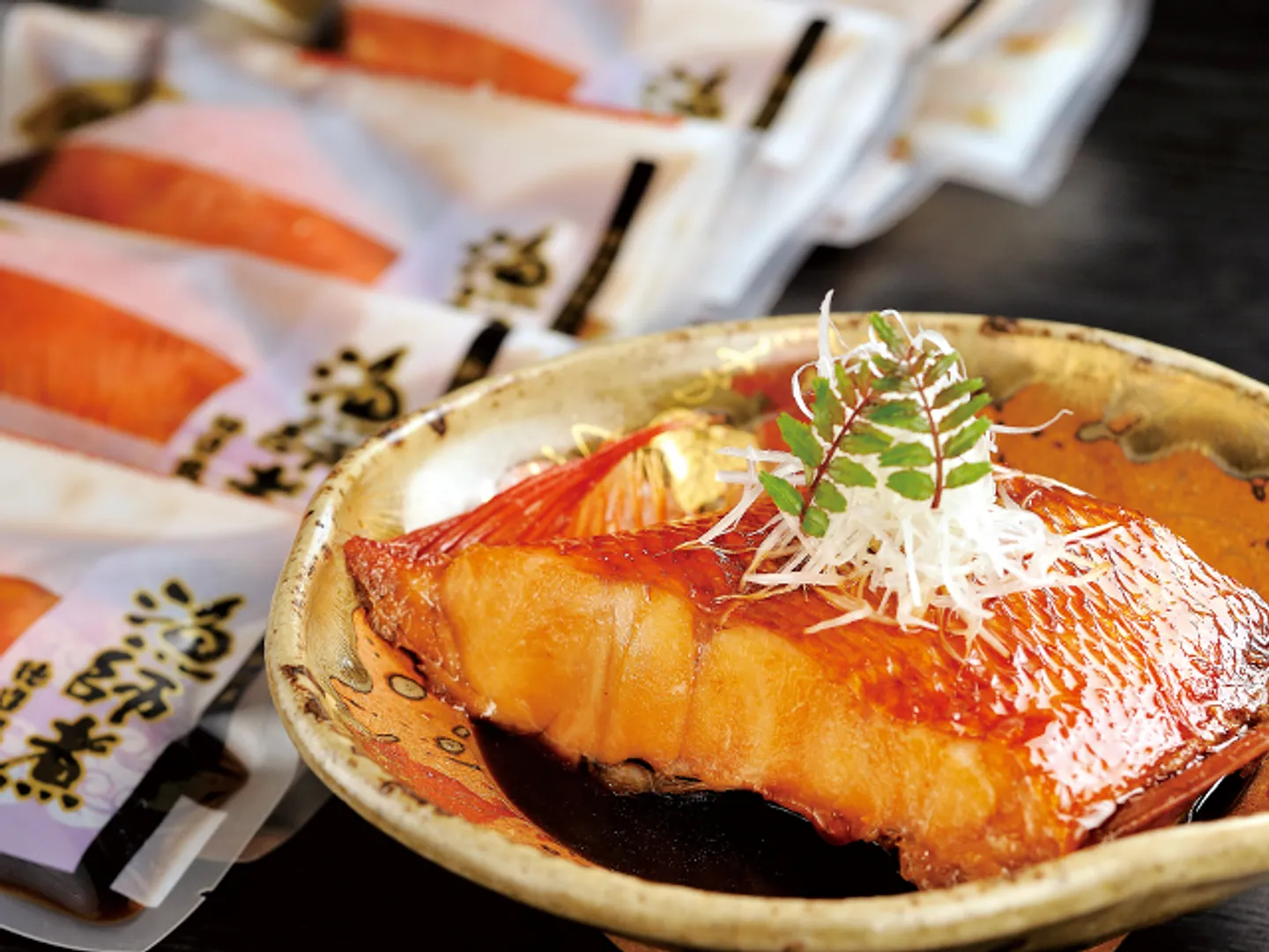 板前が煮付けた「金目鯛の漁師煮」。煮込み済、温めるだけで感動の味