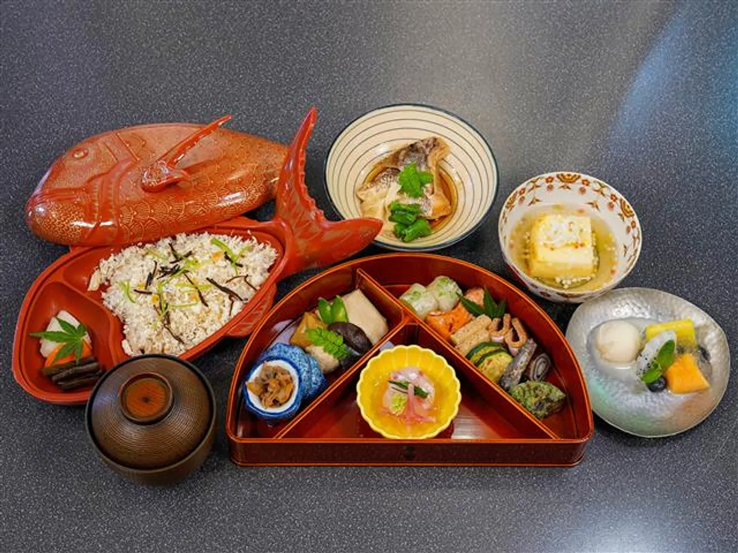 一番の人気メニュー、瓔珞鯛ごはん