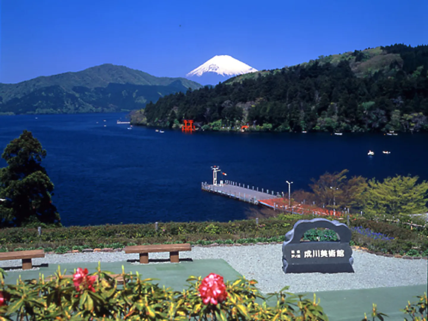 大展望ラウンジからのパノラマ風景は絵画のよう