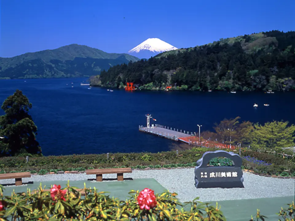 大展望ラウンジからのパノラマ風景は絵画のよう