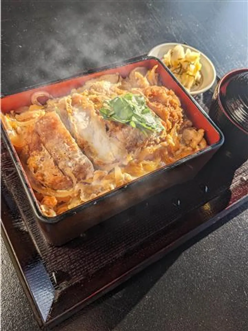 厚切りロースカツ重