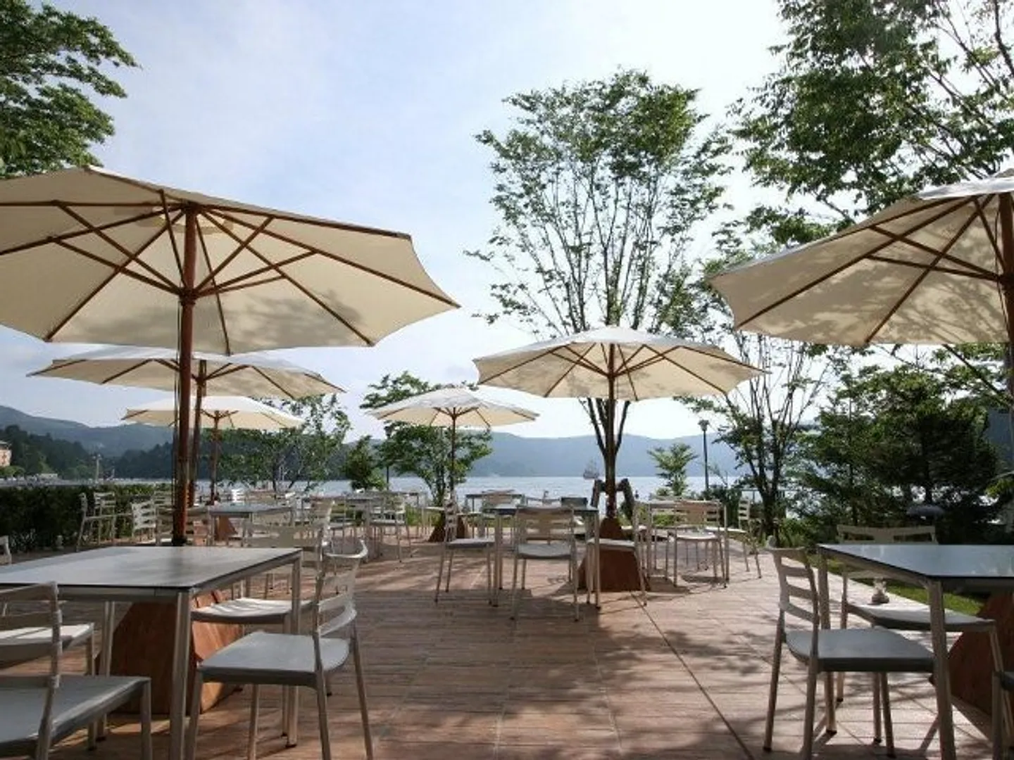 芦ノ湖に面した絶好のロケーション