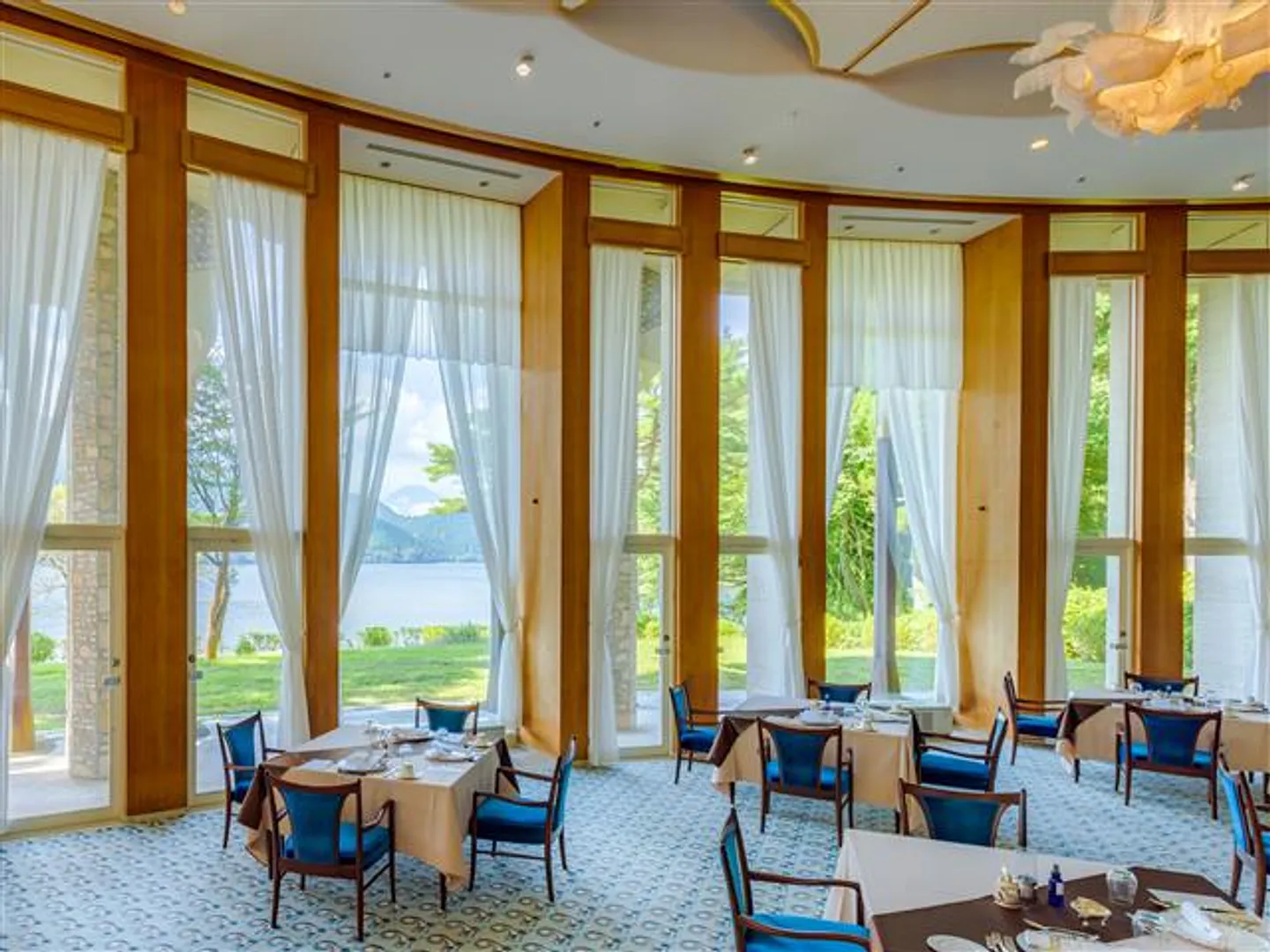 芦ノ湖を見渡すロケーション