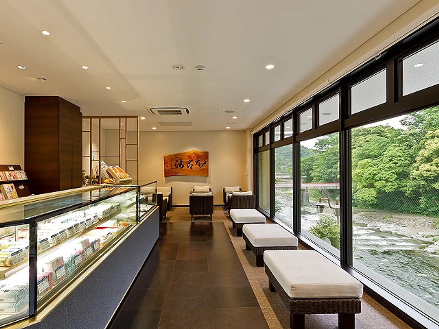 店内2階 小田原かごせい