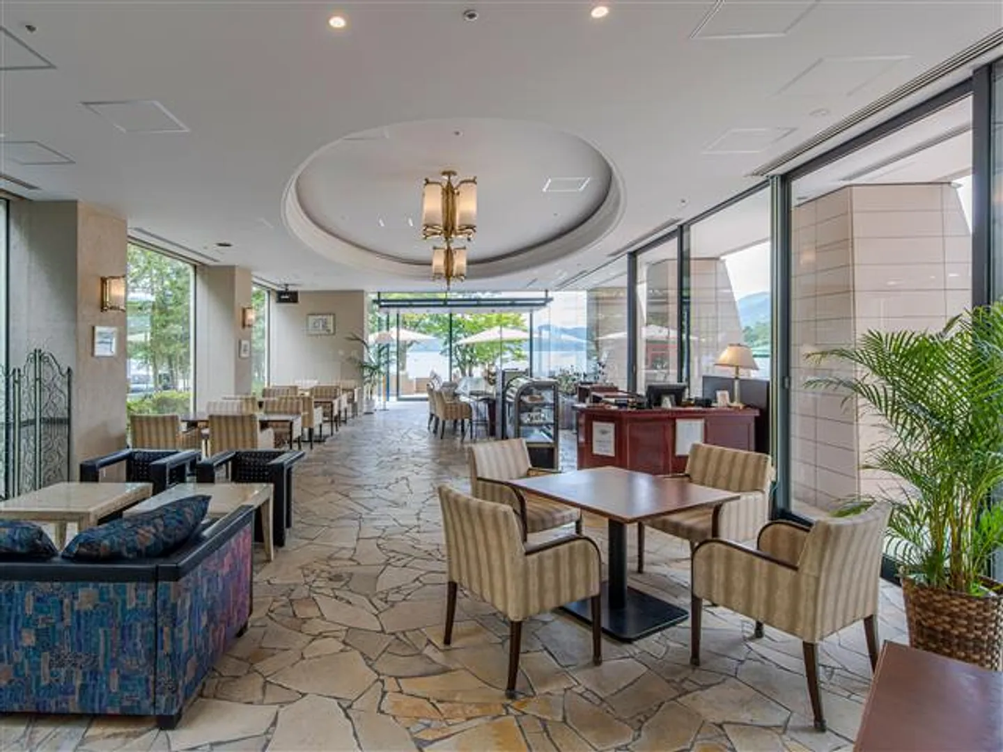 レイクビューラウンジ「イル ラーゴ」