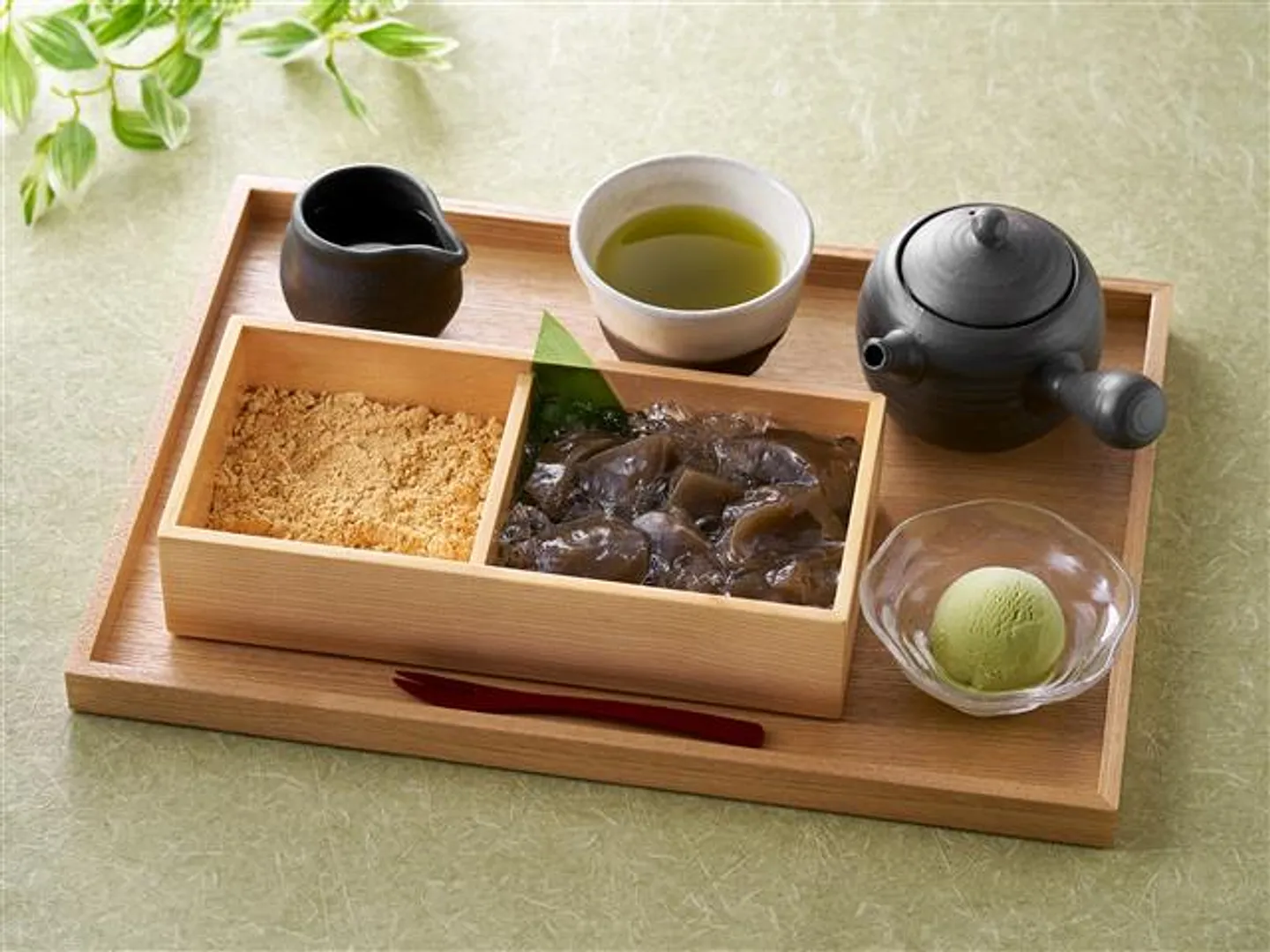 自家製とろり本わらび餅(静岡煎茶付き)