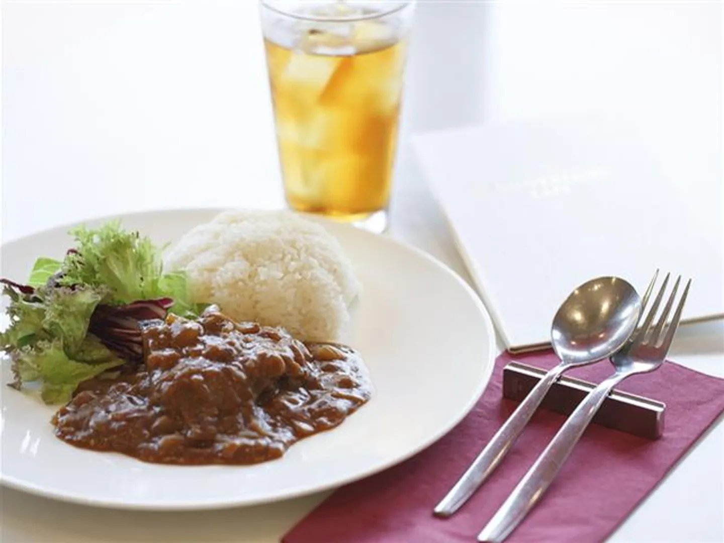 トロトロに煮込まれたお肉が深い味わいを生み出す「ハッシュドビーフ」