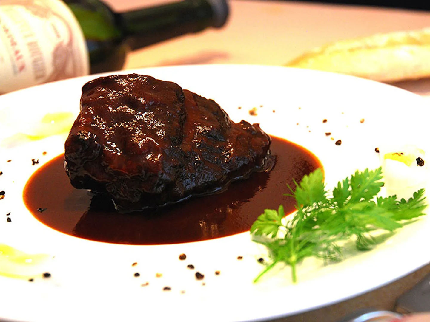 和牛ほほ肉の赤ワイン煮込み