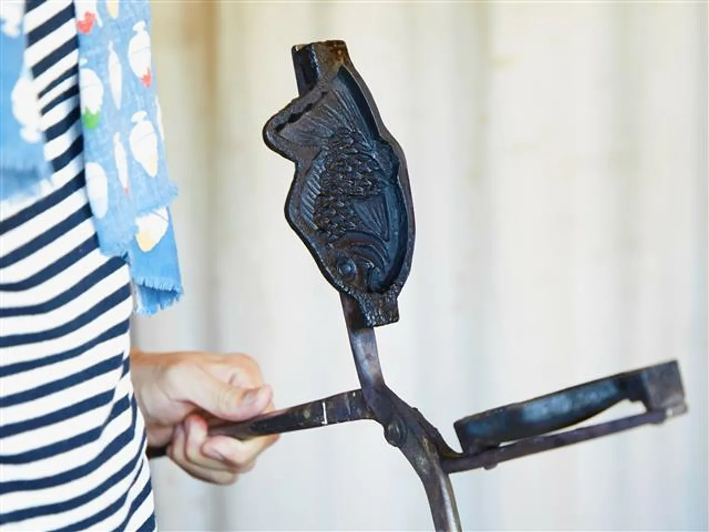 注文を受けてから、鋳型を使い一尾ずつ焼き上げる