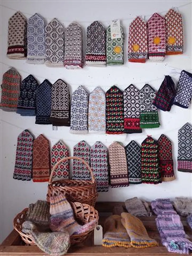 バルト三国で買い付けた手編みミトン