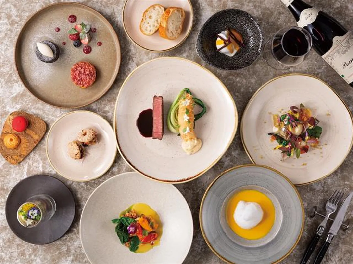 彩りも楽しめるフレンチディナーコース(イメージ)