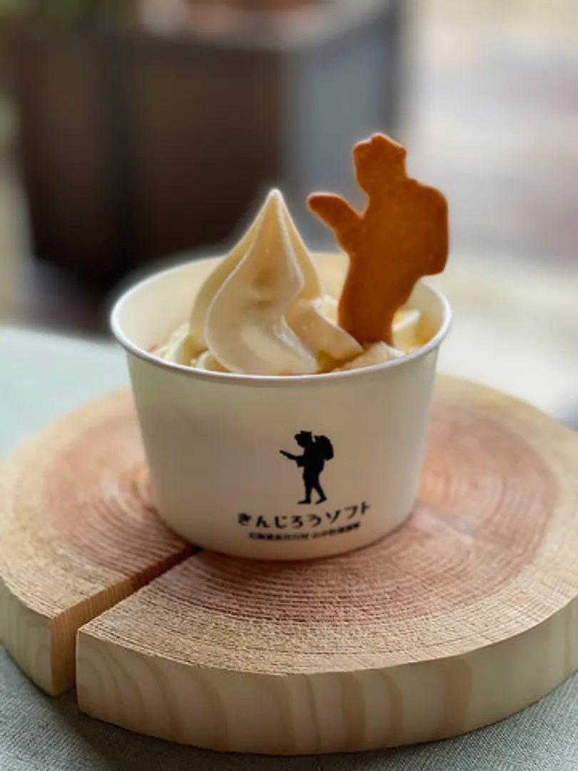 金次郎とゆかりの深い北海道山中牧場より直送される、新鮮な牛乳で作られたソフトクリーム