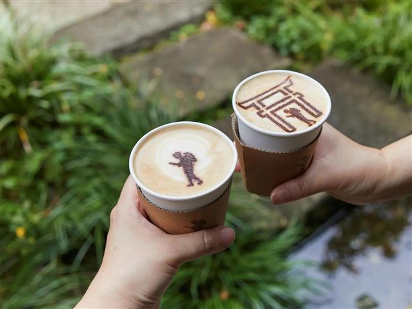 左からカプチーノとジンジャーカプチーノ