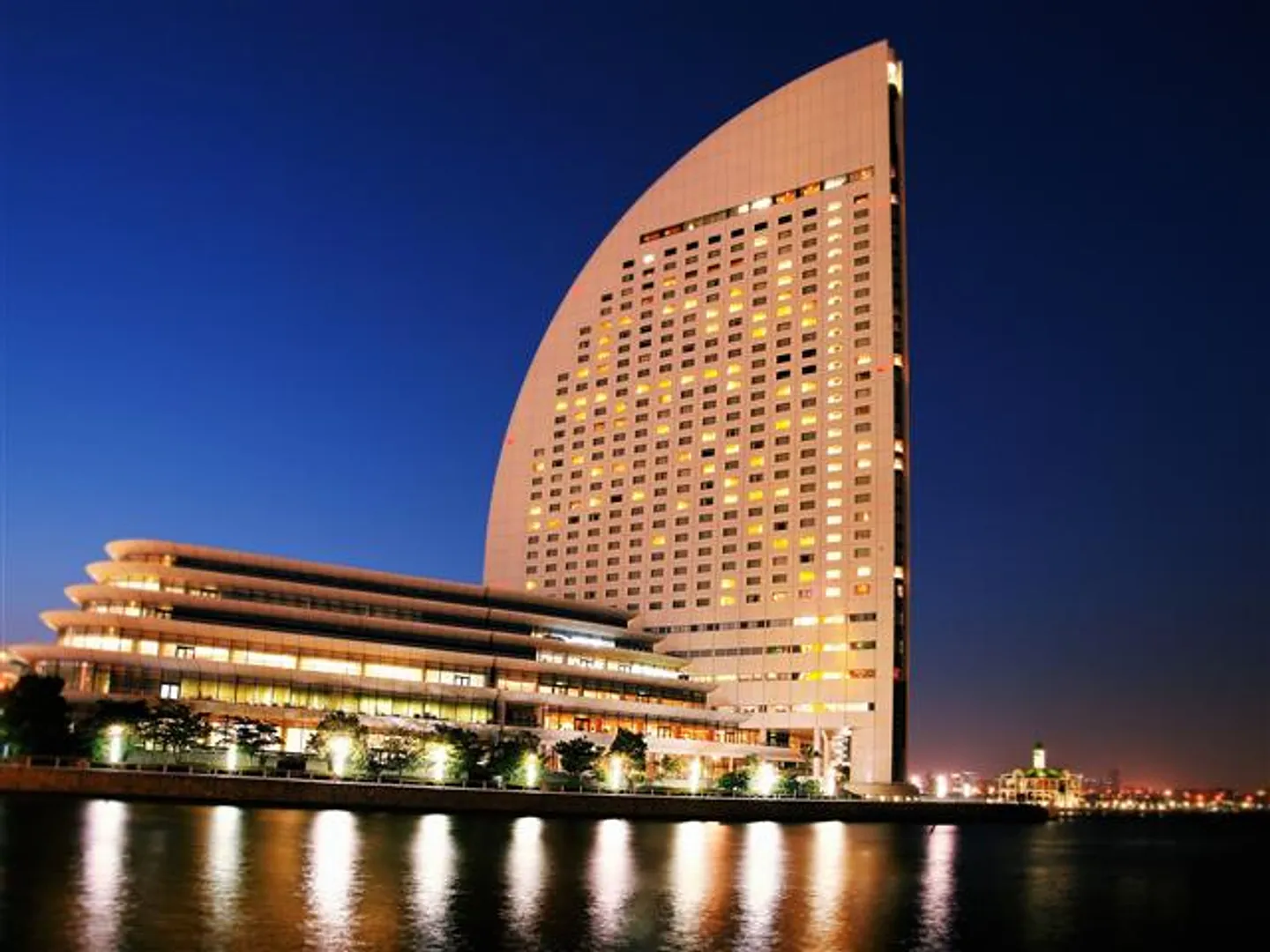 横浜・みなとみらいのベイフロントに建つシンボルホテル