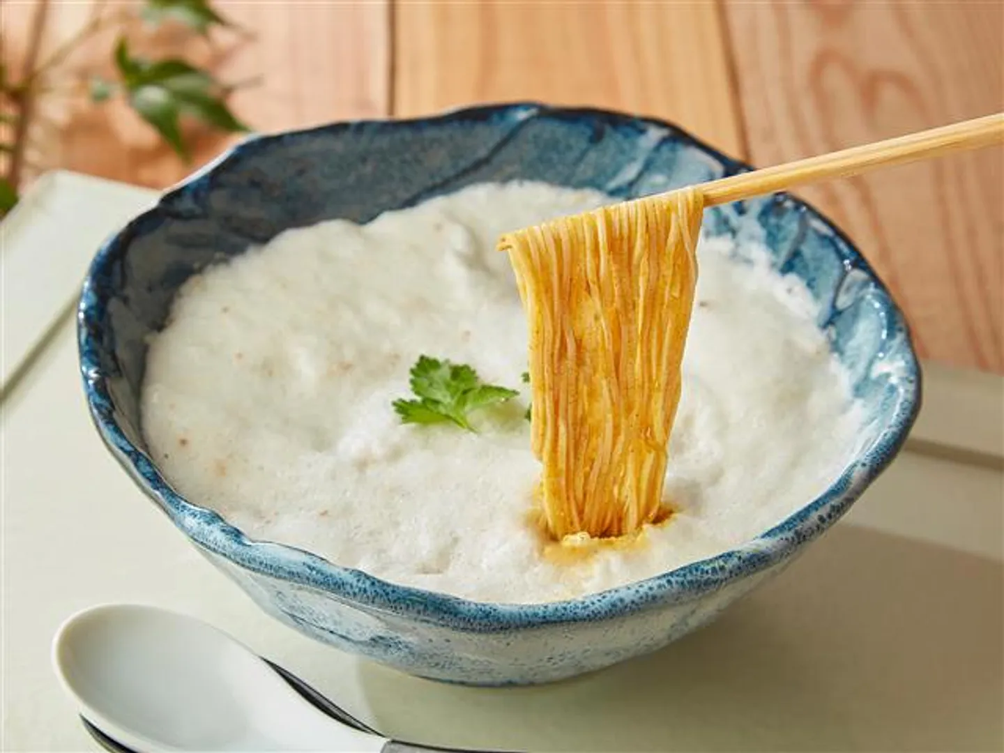 自然薯ムースの白いカレー蕎麦