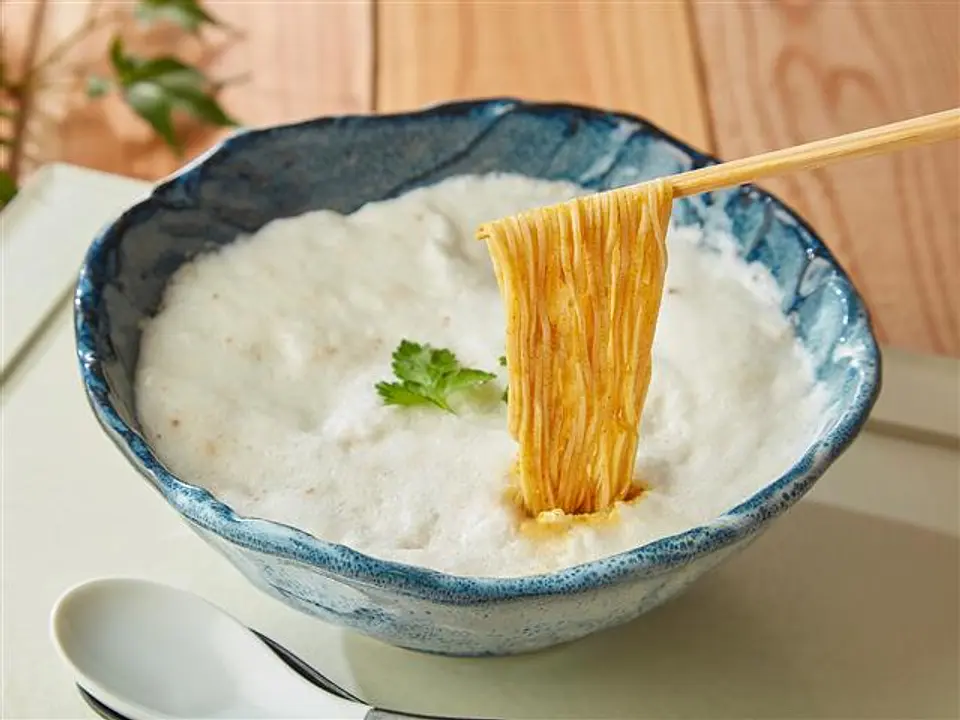 自然薯ムースの白いカレー蕎麦