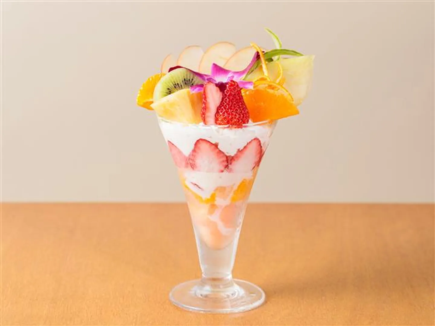 ミックスパフェ(季節により旬のフルーツに変更あり)