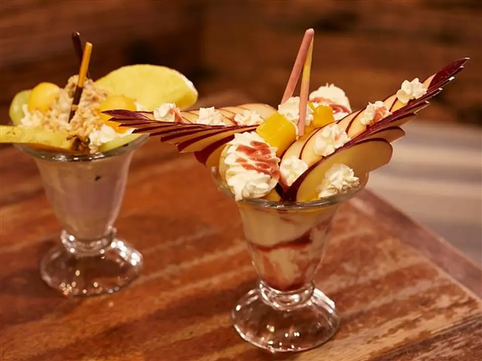 自由に具材を組み合わせられるオリジナルパフェ