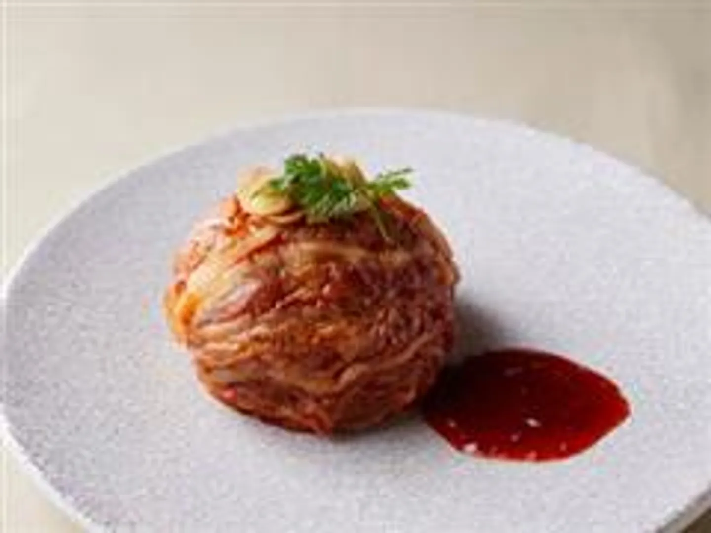 海鮮ポッサムキムチ(刺身3種と野菜をキムチで包んだ料理)