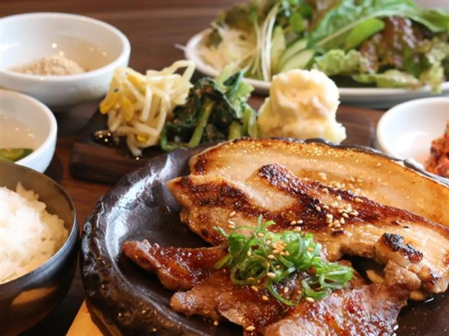 すりゴマ・大葉で食べる新感覚サムギョプサル