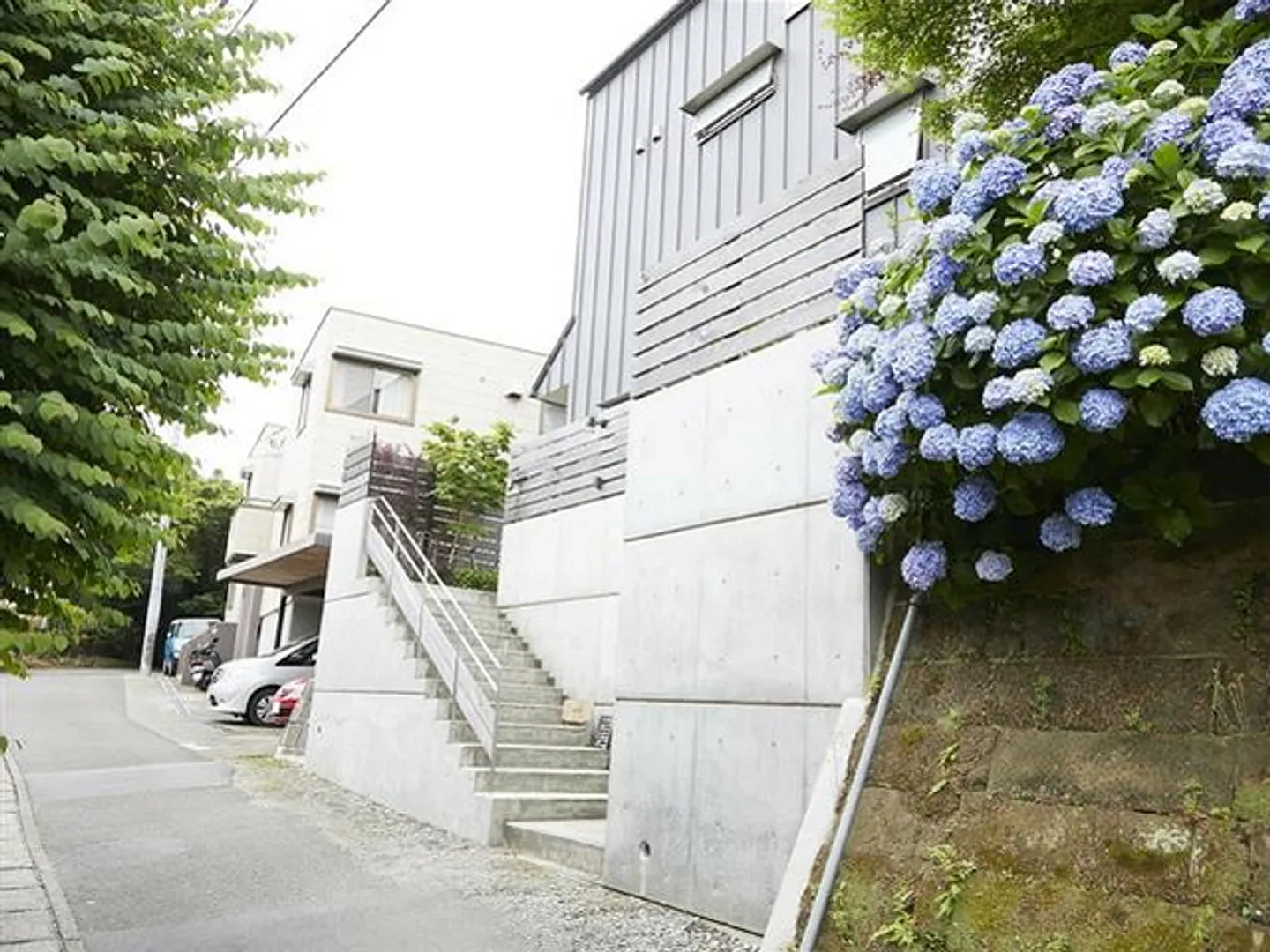 高台の閑静な住宅街にあるカフェ