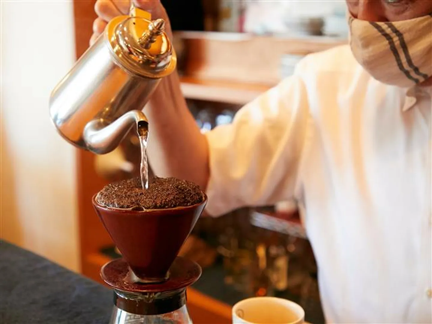 ハンドドリップで一杯一杯丁寧に淹れる自家焙煎のコーヒー