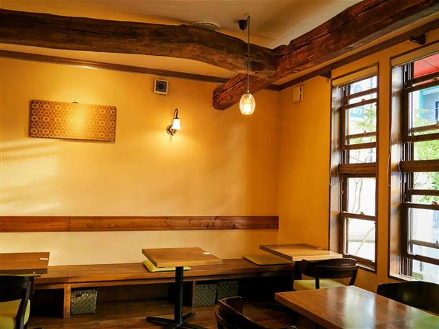 古民家をイメージして造られた店内も魅力のひとつ