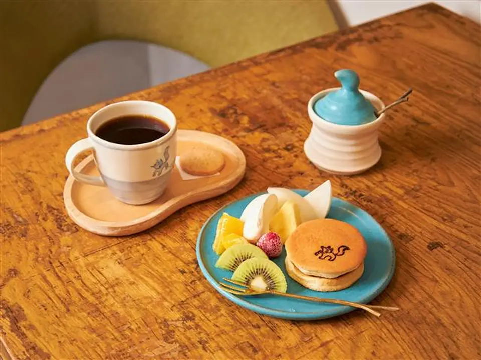 カフェ名物の「佐助焼き」と「佐助ブレンド」