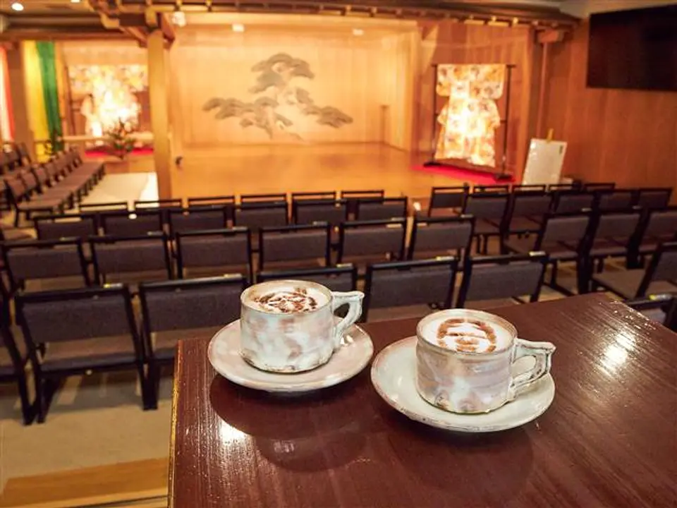 「能面ラテ」の絵柄は“女面”と“般若面”の2種類