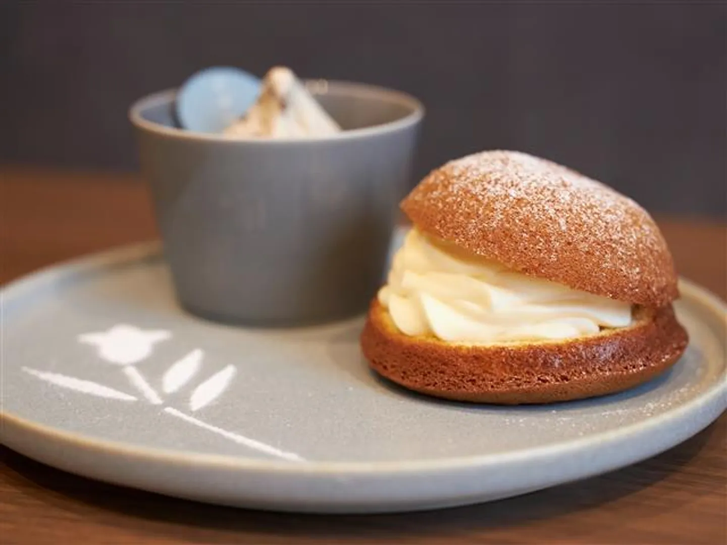 自家製のコーヒーソフトクリームが付いた「かまくらカスタープレート」