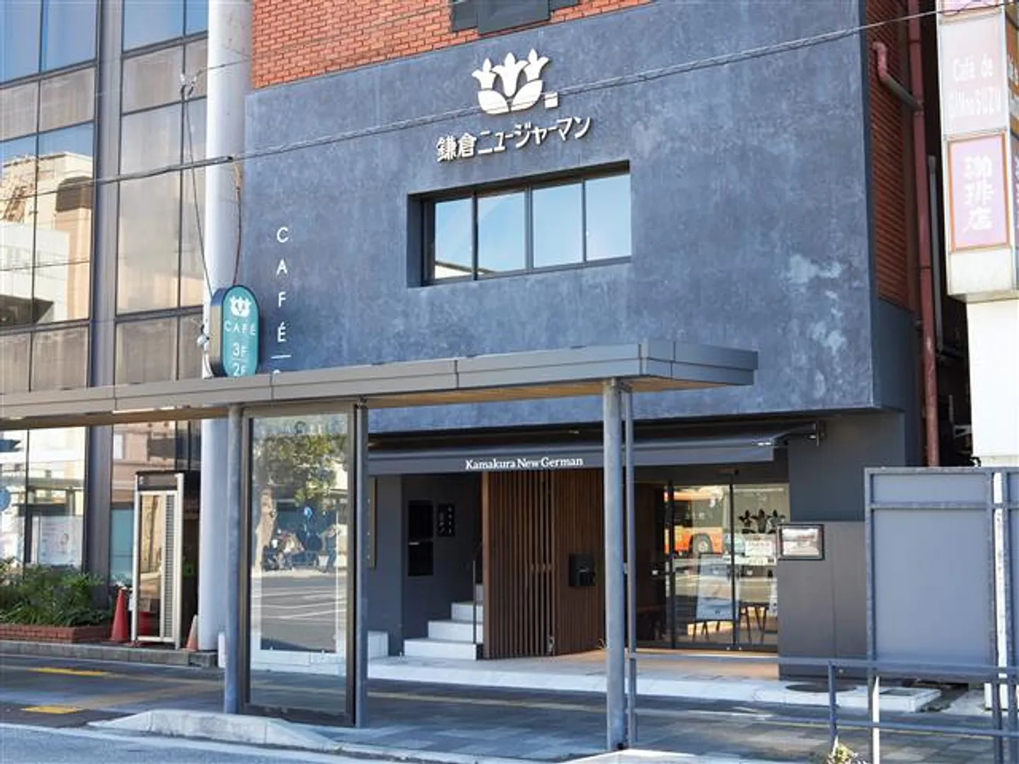 カフェがあるのはビルの2・3階