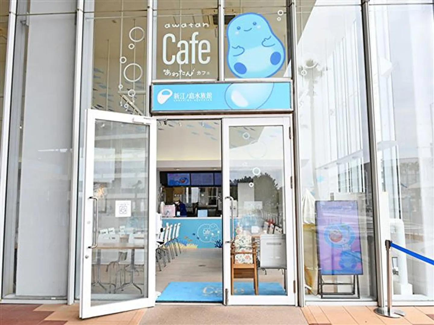 水族館に入館しなくても利用できる人気のカフェ
