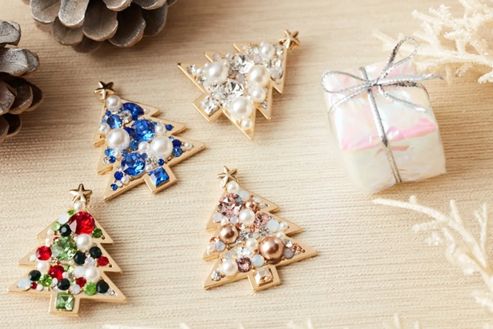 作品イメージ（デザインは3種類 作品サイズ：直径約3cm）