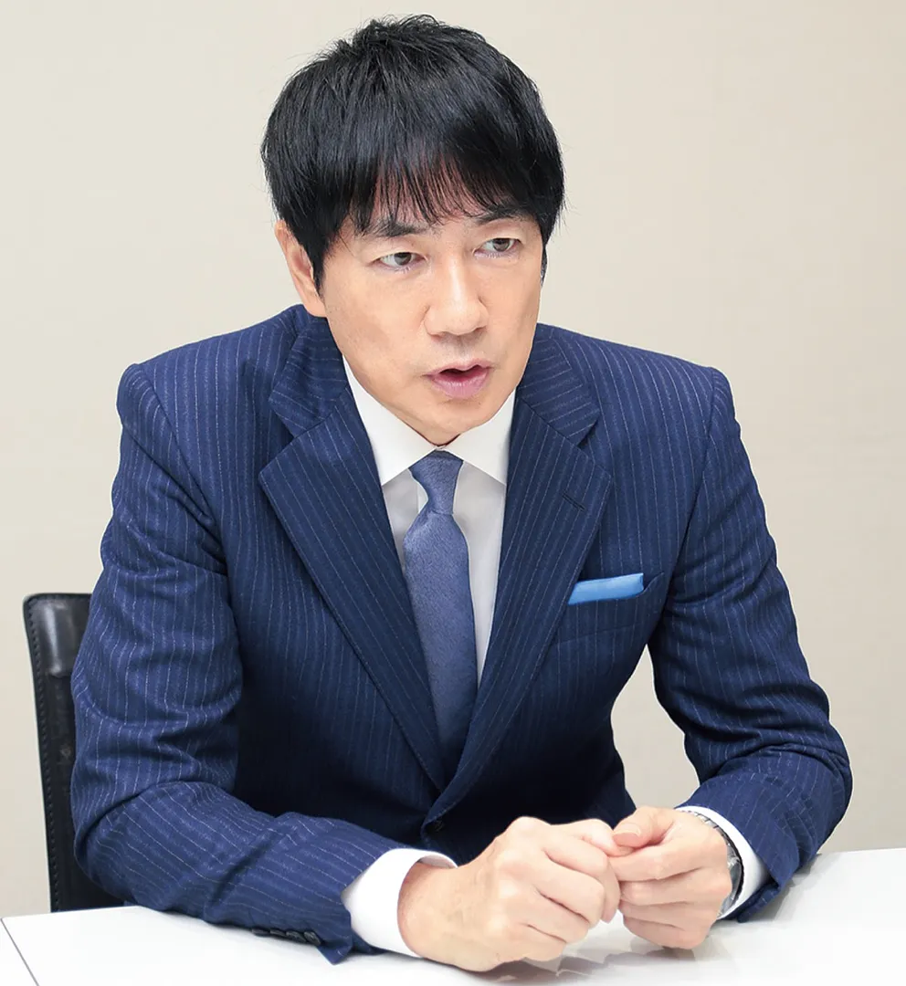 本紙インタビューに答える羽鳥慎一さん（54）