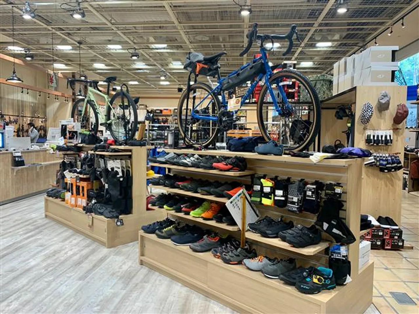 野山を駆けるMTBからエコライフで注目される街乗りバイクまで揃い、カスタマイズやメンテナンスも頼める