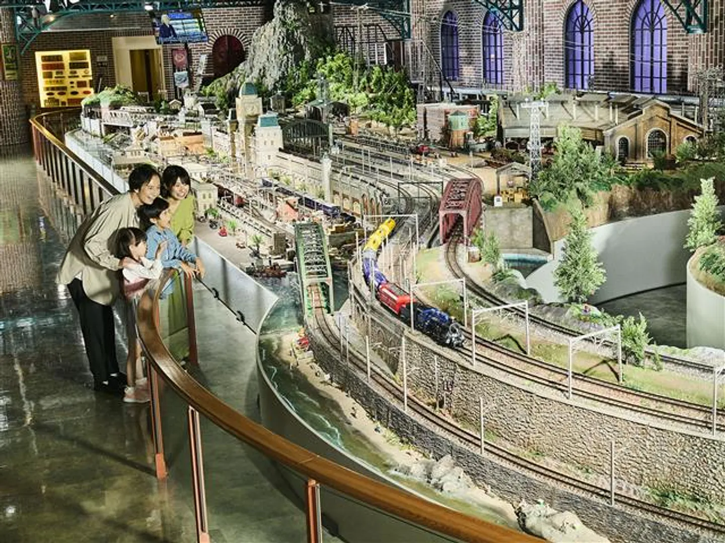 横浜の今昔を再現した「横浜ジオラマ」