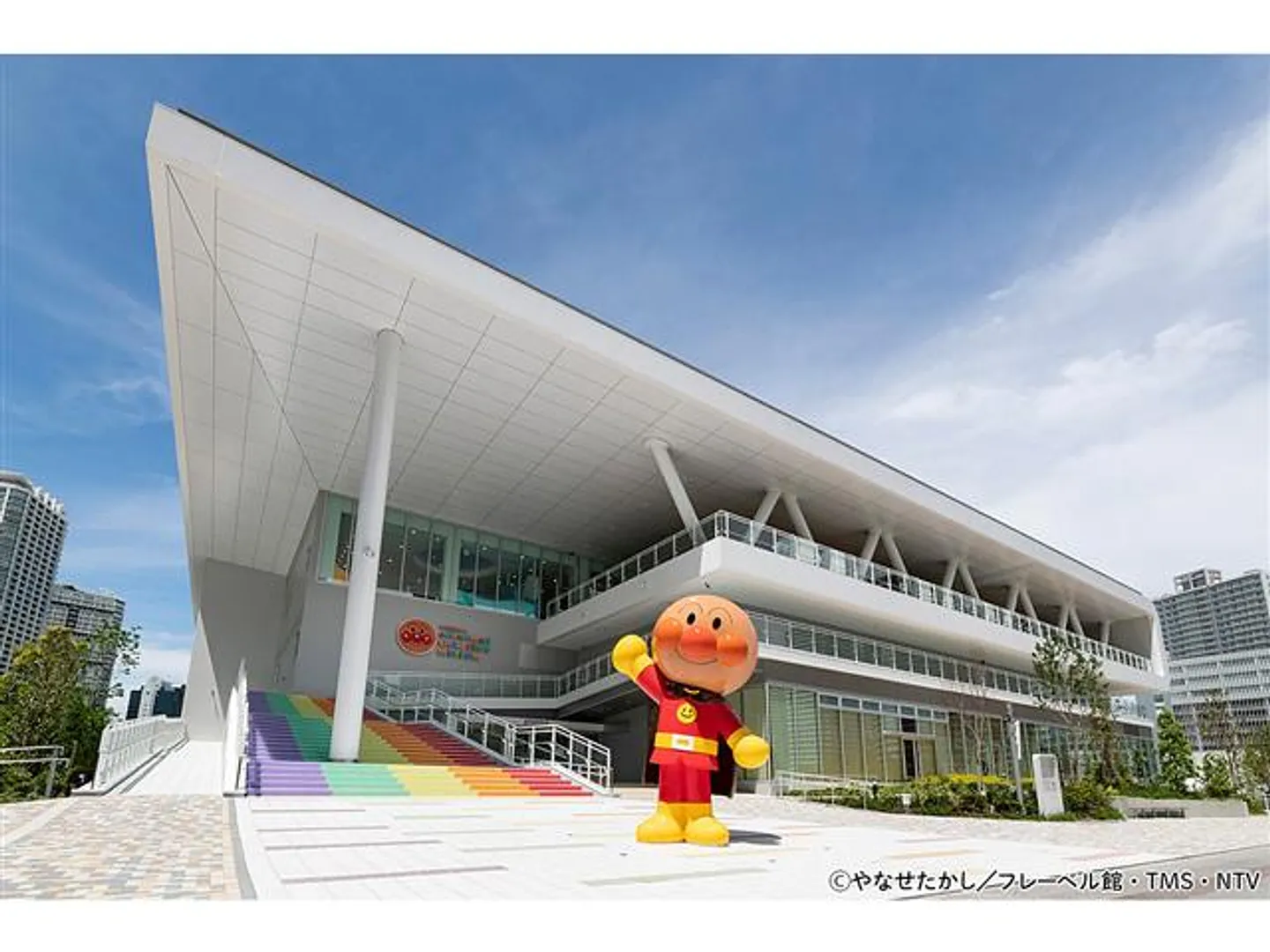 エントランスでは”おおきなアンパンマン”がおでむかえ