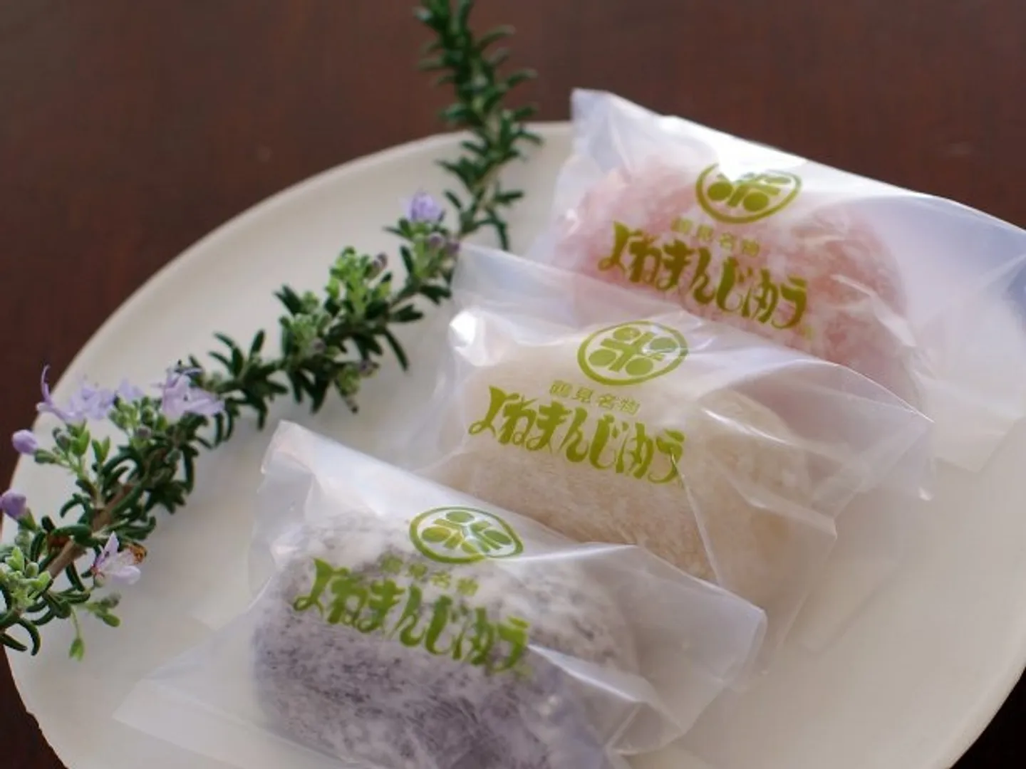 鶴見名物 よねまんじゅう(上から梅あん・白あん・こしあん)