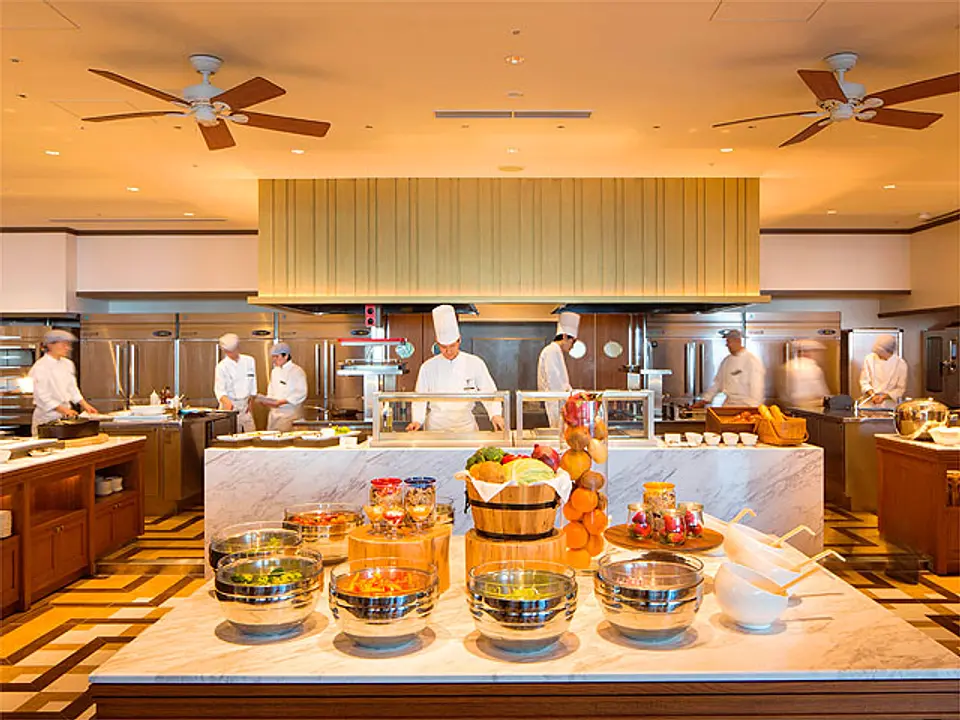 ライブ感溢れるオープンキッチン