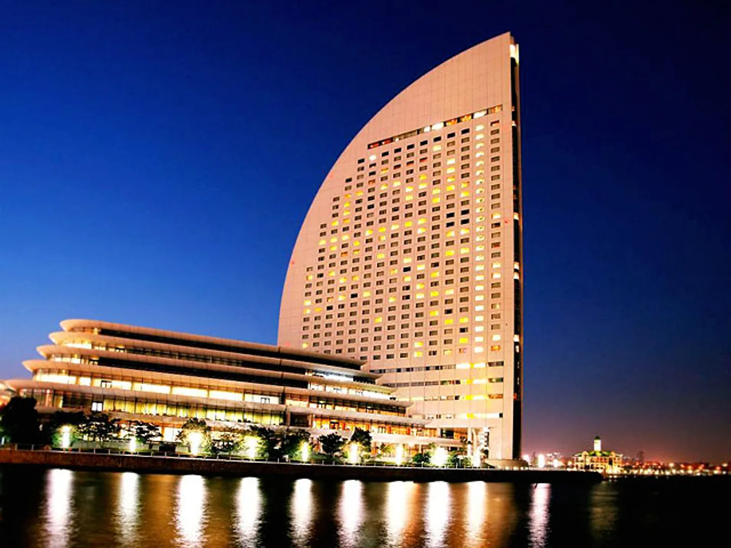 横浜・みなとみらいのベイフロントに建つシンボルホテル