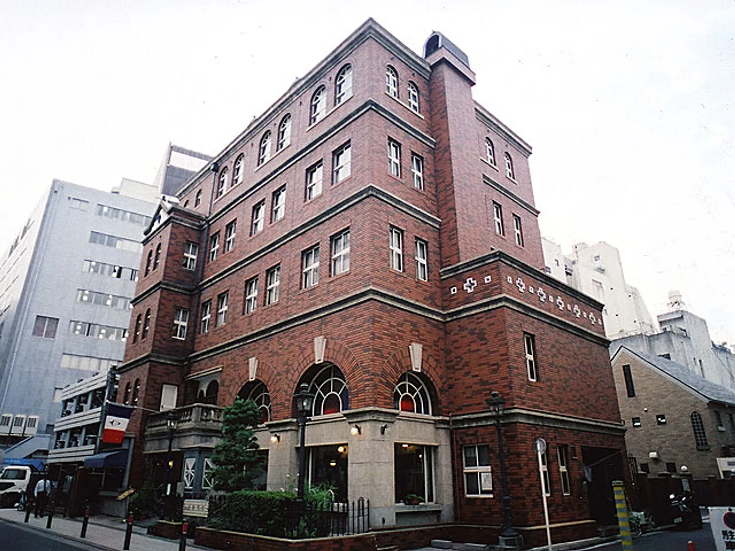 明治期の洋館を参考にした建物