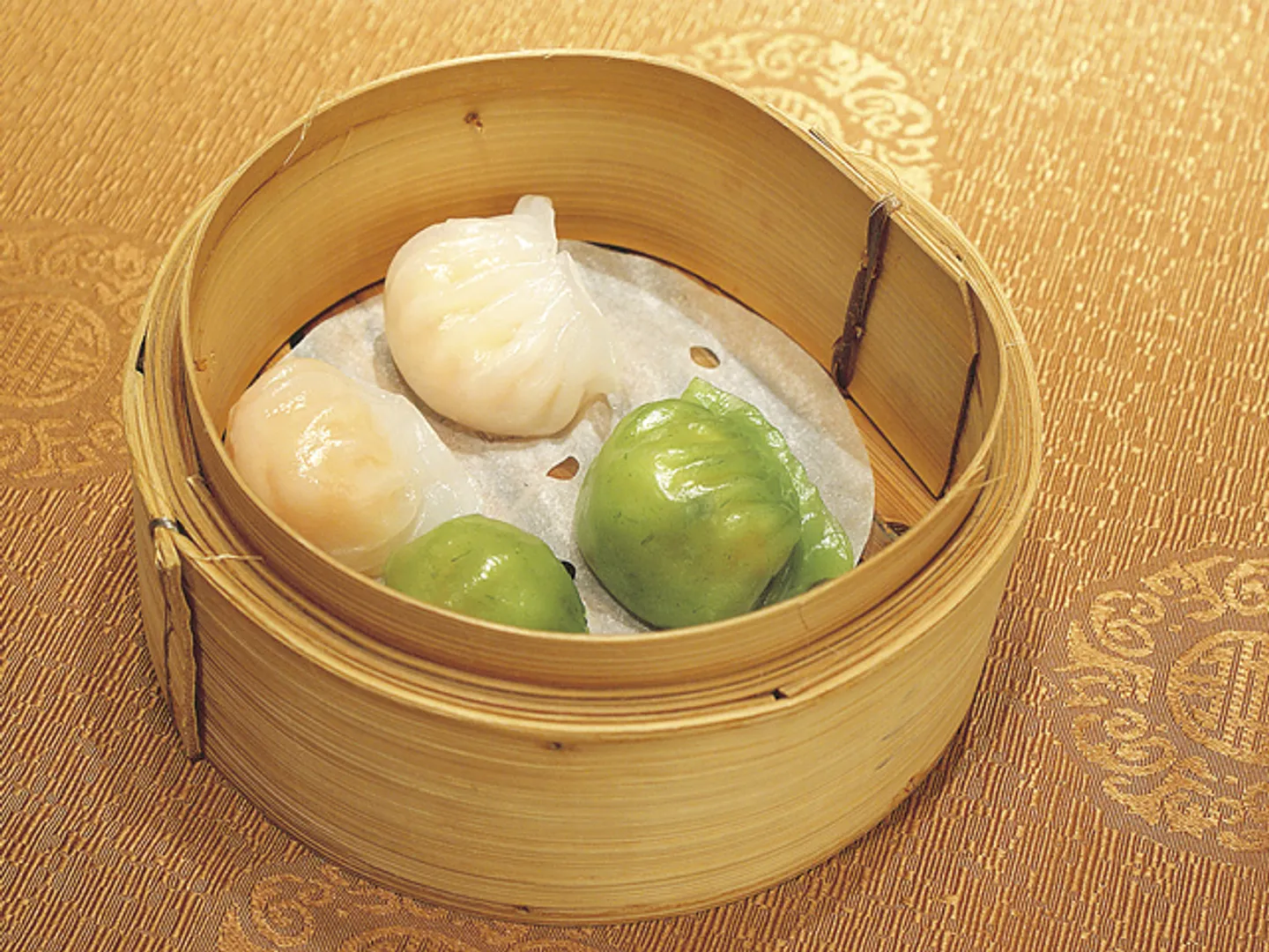 専門の点心師が作る点心は、小ぶりだが具がギュッと詰まっている